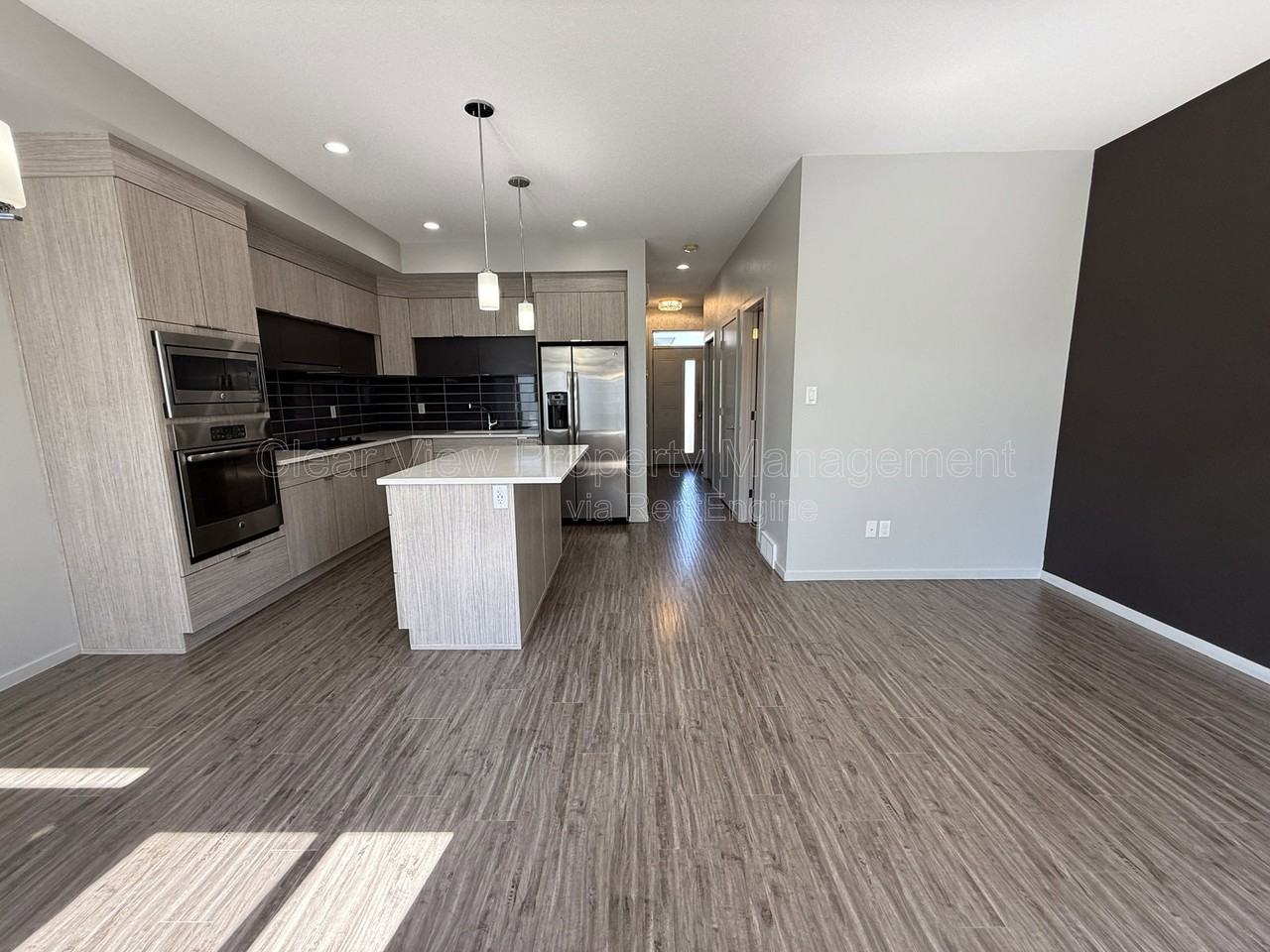 458 Highlands Blvd W #4 - Photo 7 of 27