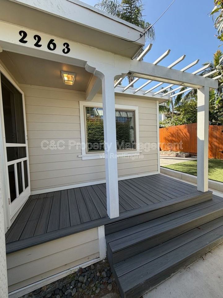 2263 Soto St - Photo 2 of 14