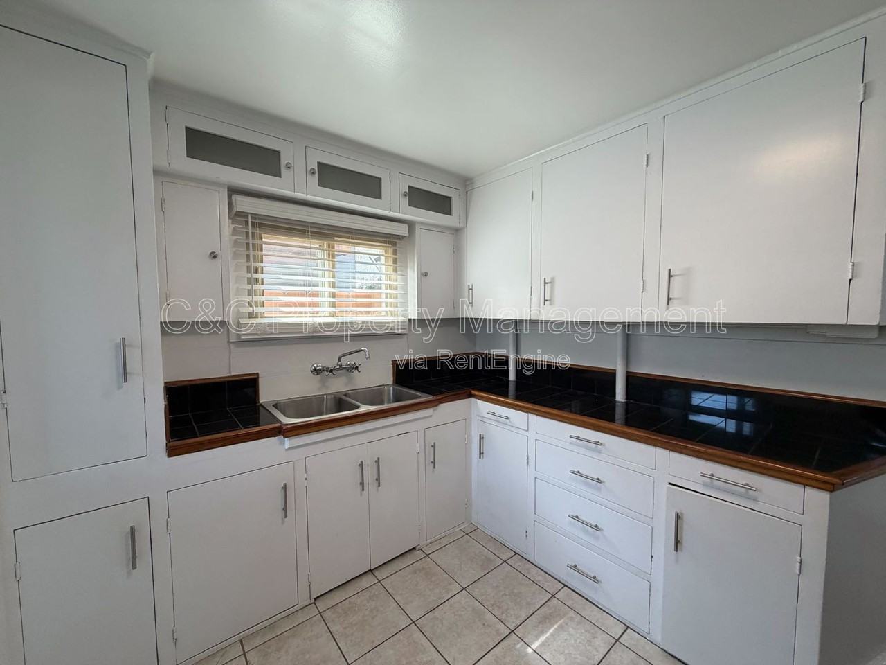 2263 Soto St - Photo 4 of 14