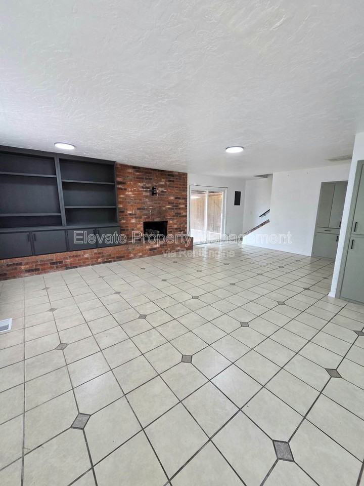 530 Westwood Ct - Photo 2 of 17
