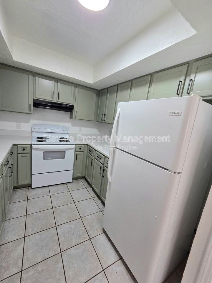 530 Westwood Ct - Photo 5 of 17