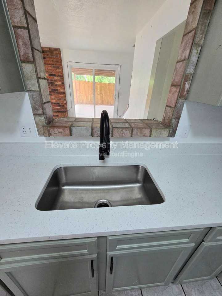 530 Westwood Ct - Photo 6 of 17