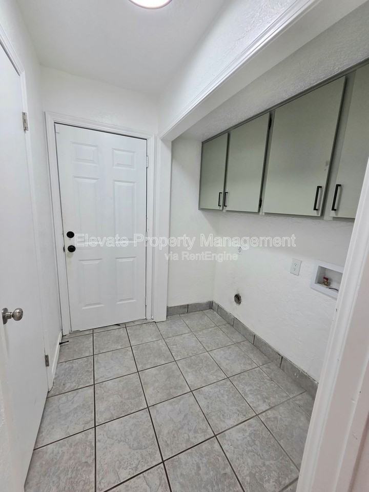530 Westwood Ct - Photo 7 of 17