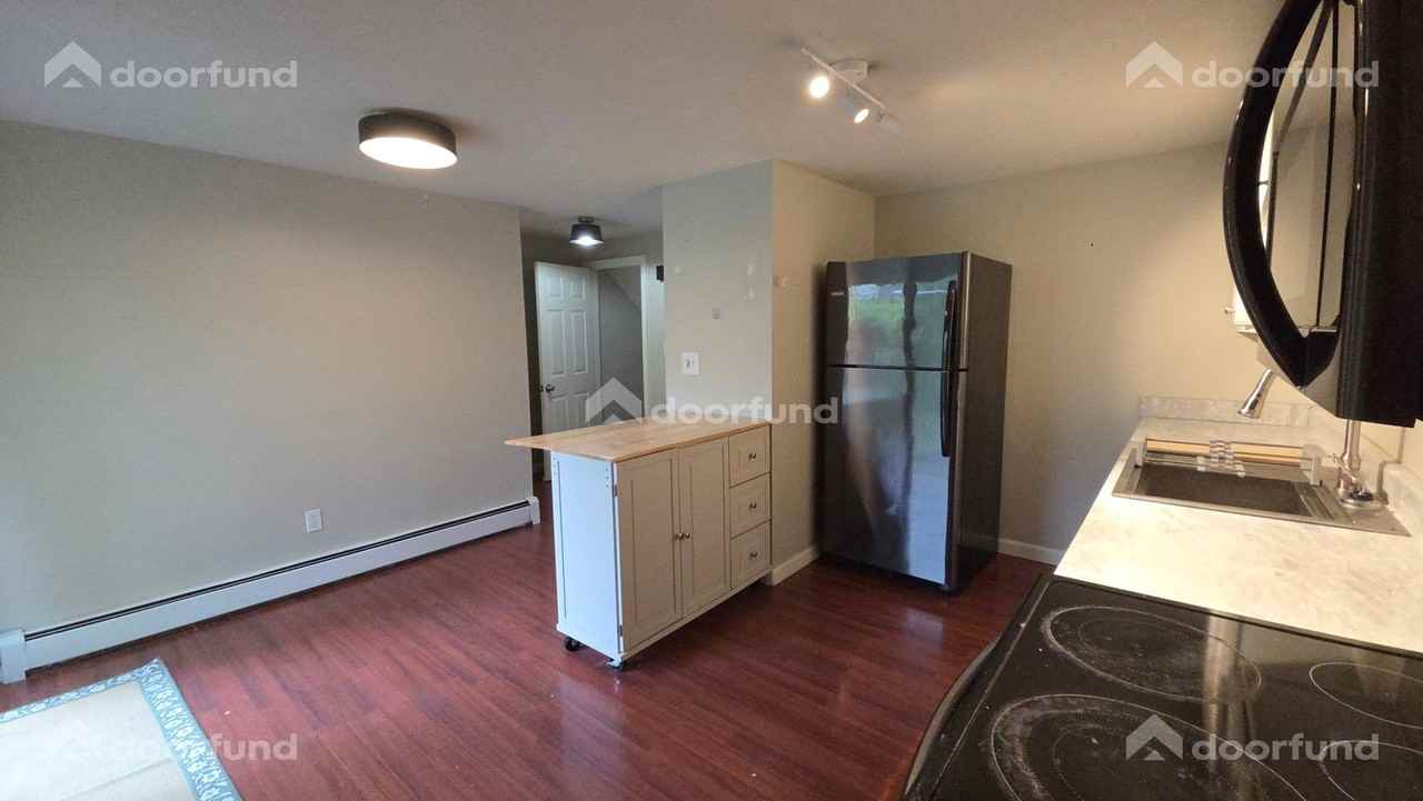 133 Green St #2 - Photo 3 of 19
