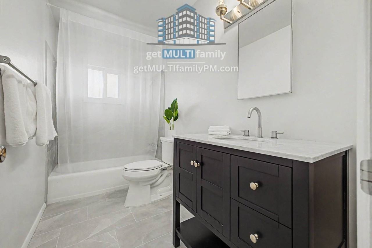 4325 N 26th St #13 - Photo 5 of 22