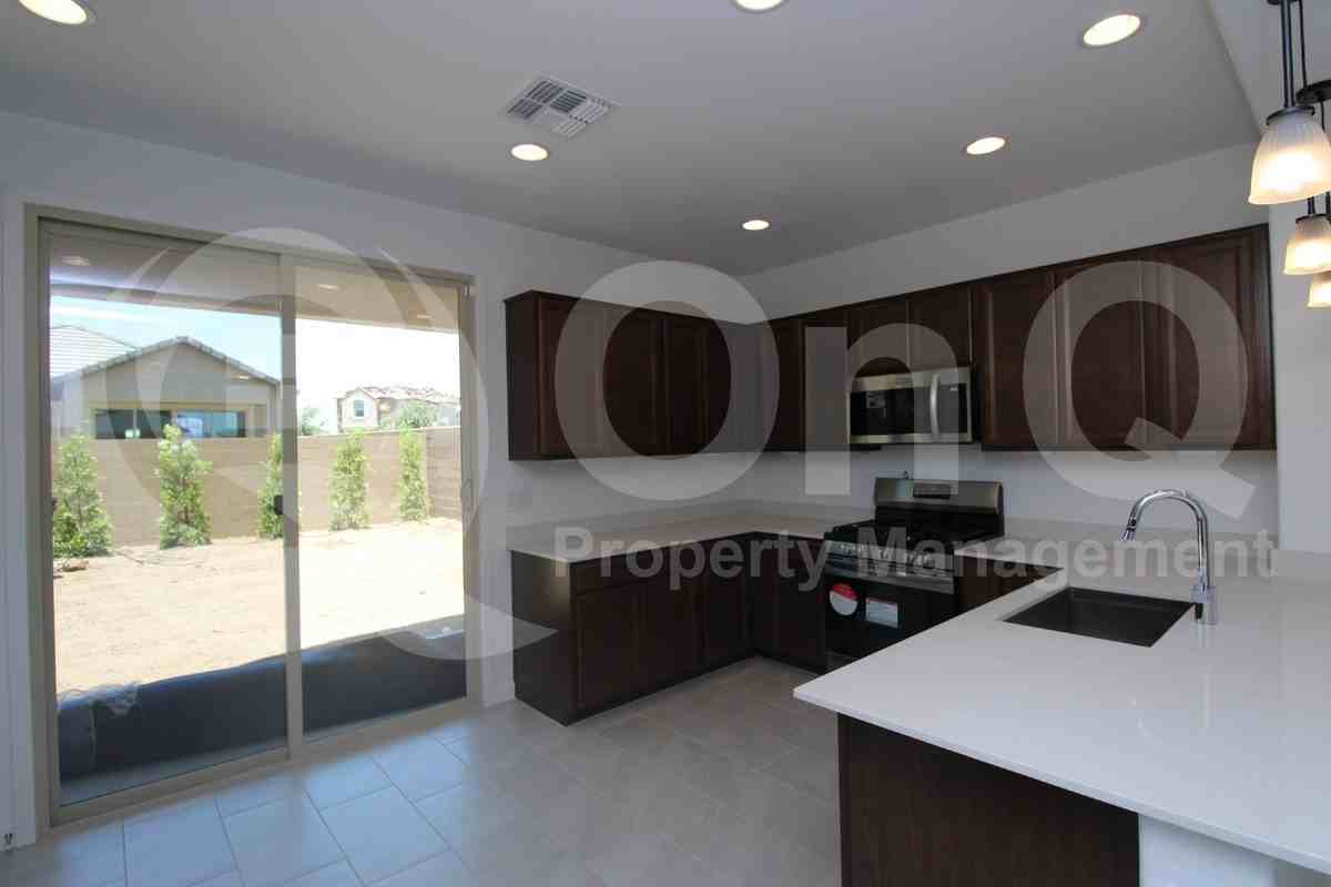 9432 W Roma Ave - Photo 4 of 37