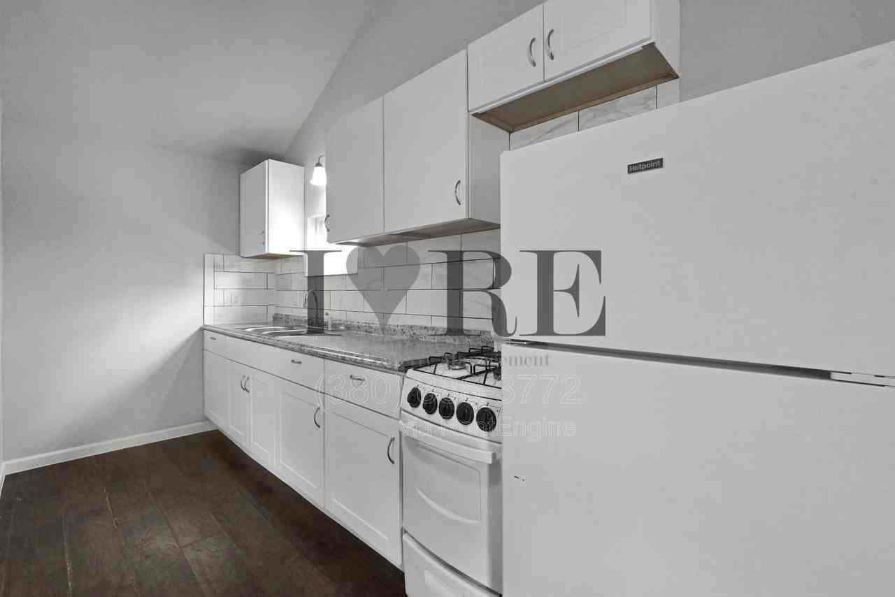 1555 Myrtle Ave - Photo 4 of 24