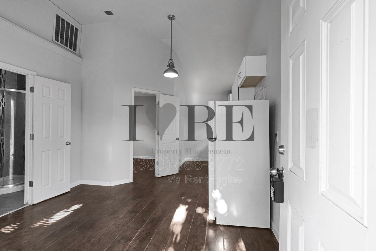 1555 Myrtle Ave - Photo 7 of 24