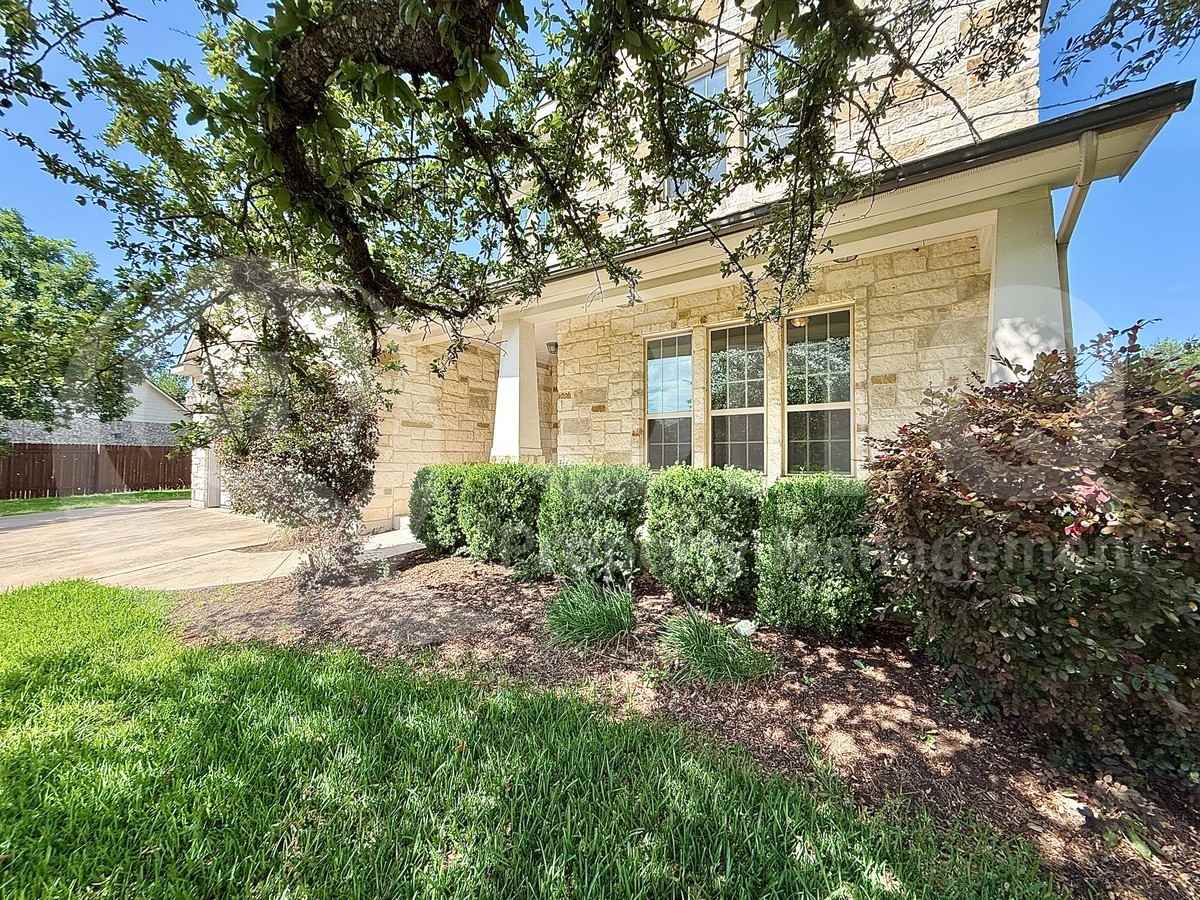 1703 Elkins Ln - Photo 3 of 33