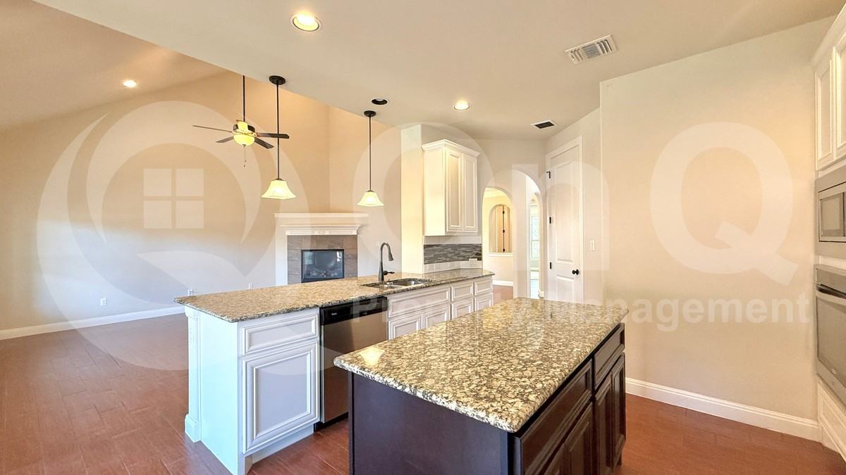 1703 Elkins Ln - Photo 5 of 33