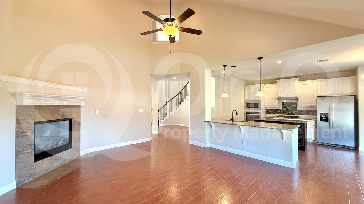 1703 Elkins Ln - Photo 7 of 33
