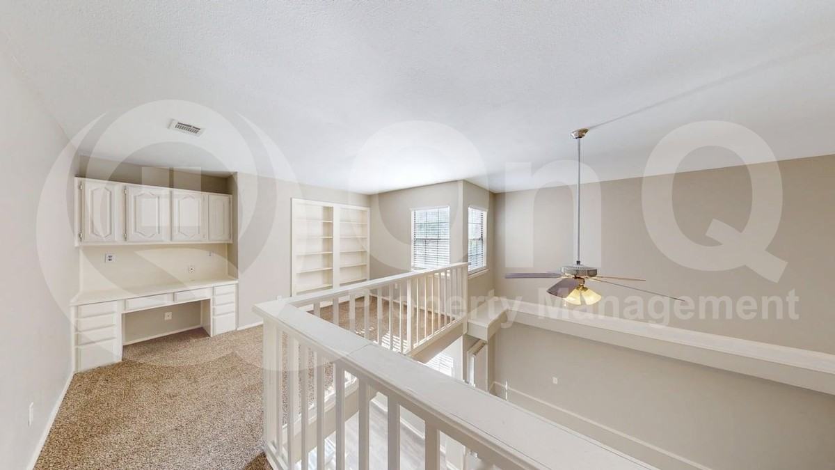 600 Canyon Side Way - Photo 4 of 27