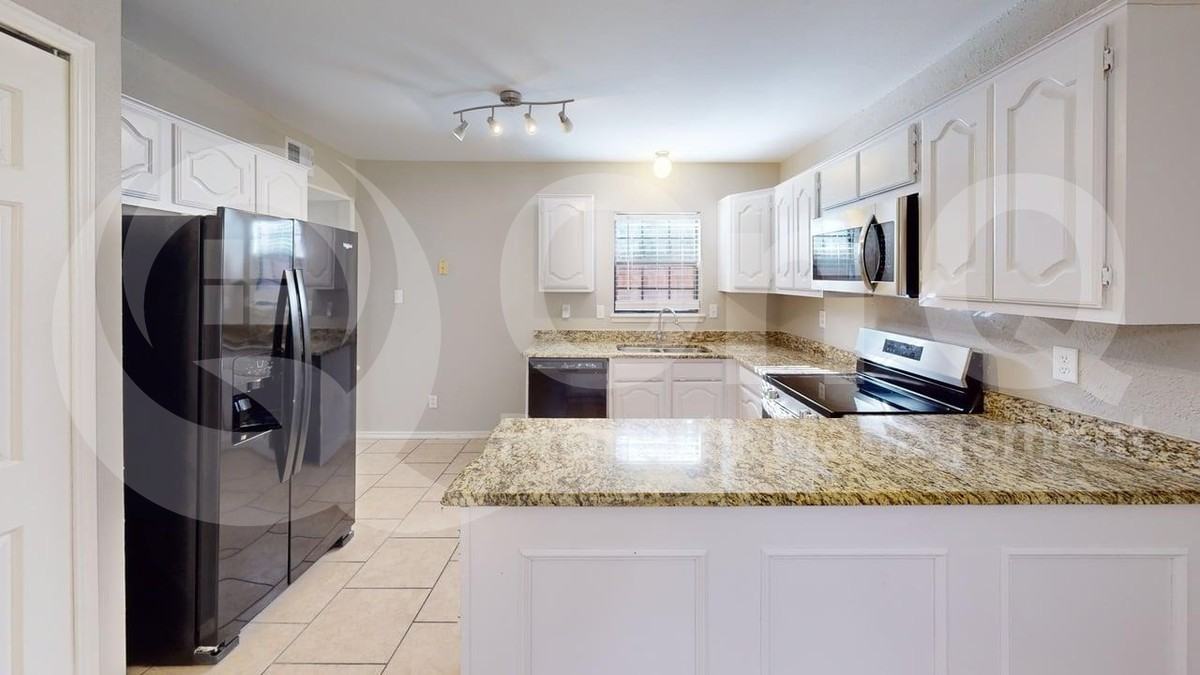 600 Canyon Side Way - Photo 5 of 27