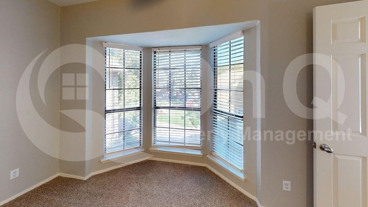 600 Canyon Side Way - Photo 6 of 27