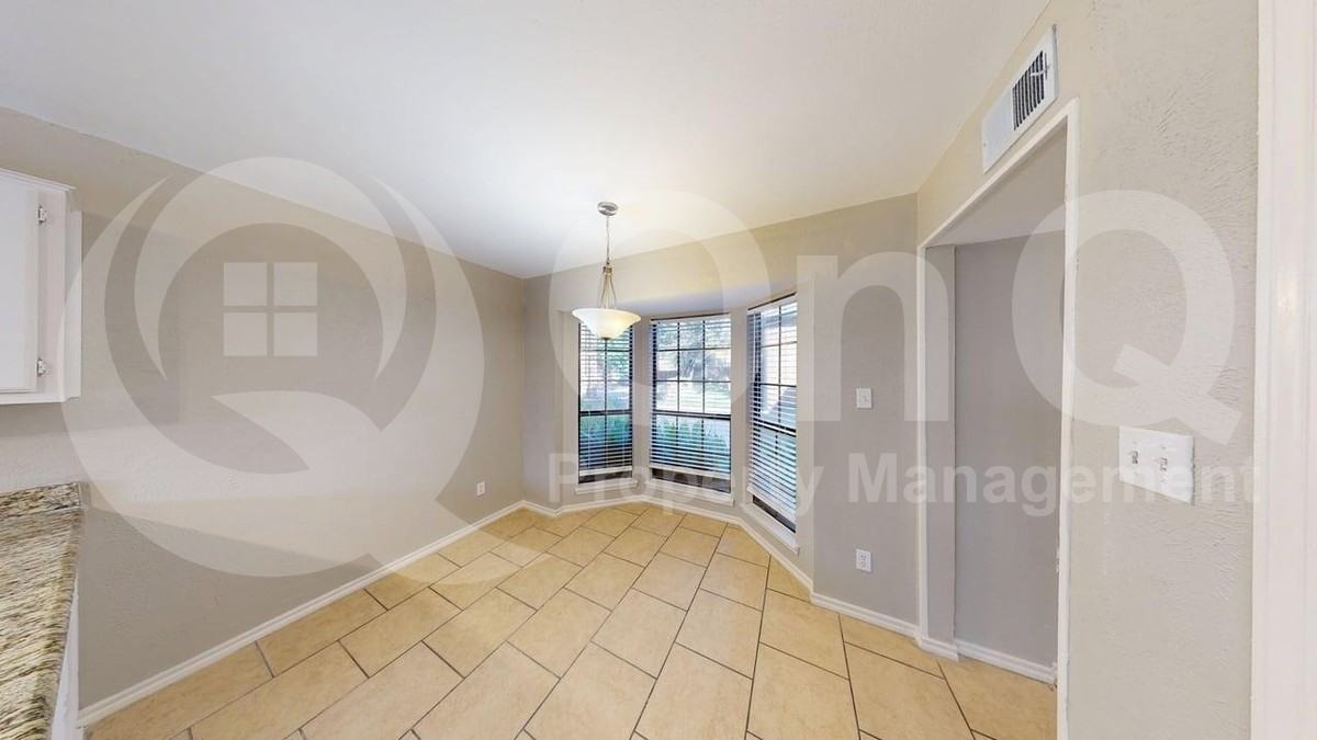 600 Canyon Side Way - Photo 7 of 27