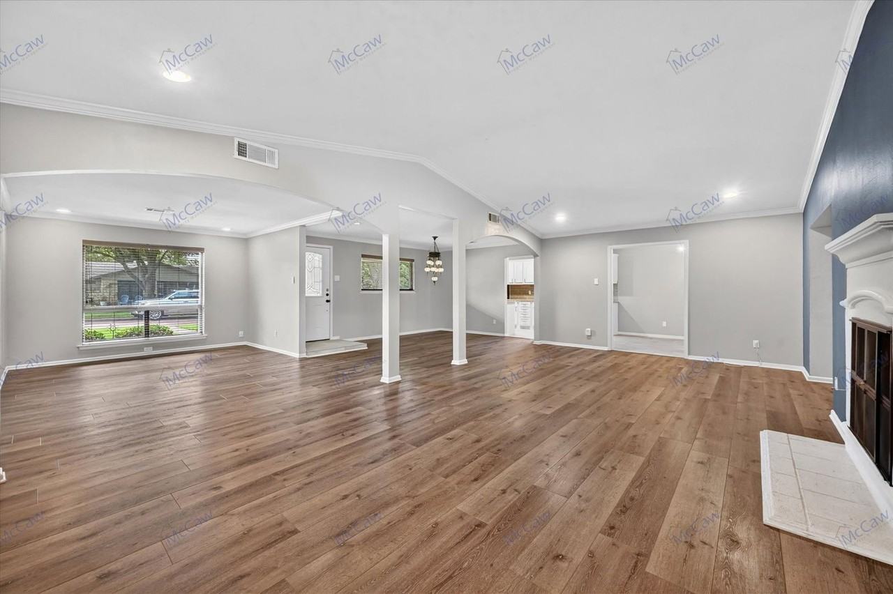3827 Clubway Ln - Photo 2 of 17