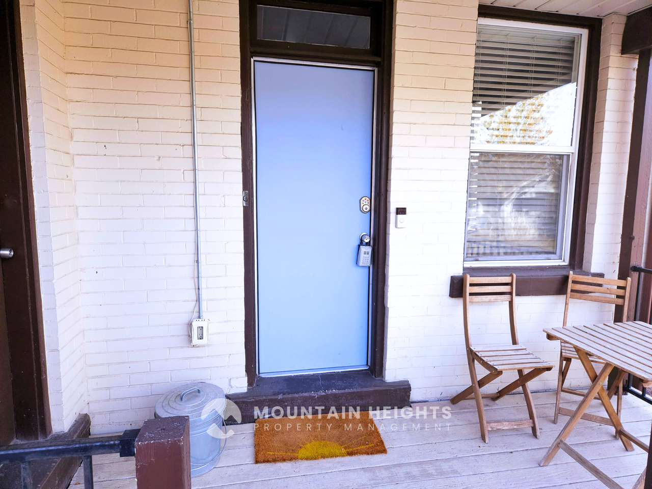 1074 E Kensington Ave - Photo 2 of 25