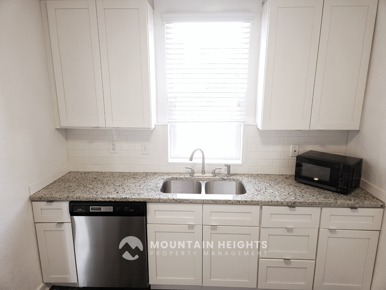 1074 E Kensington Ave - Photo 3 of 25