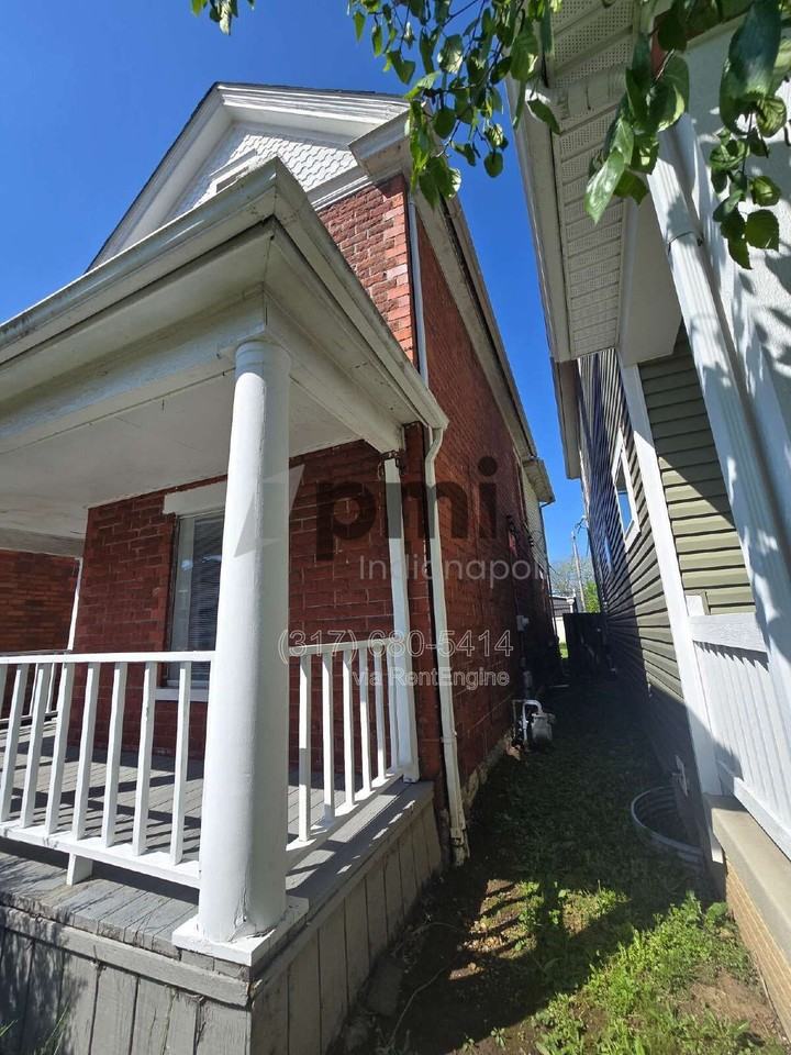 153 S Cypress Ave - Photo 2 of 50