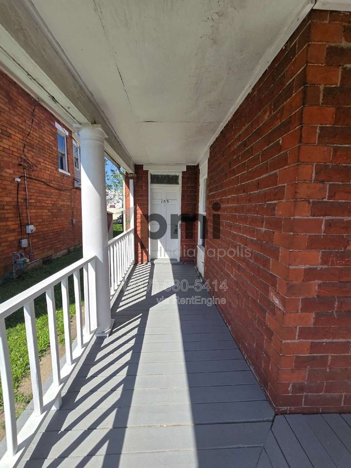 153 S Cypress Ave - Photo 4 of 50