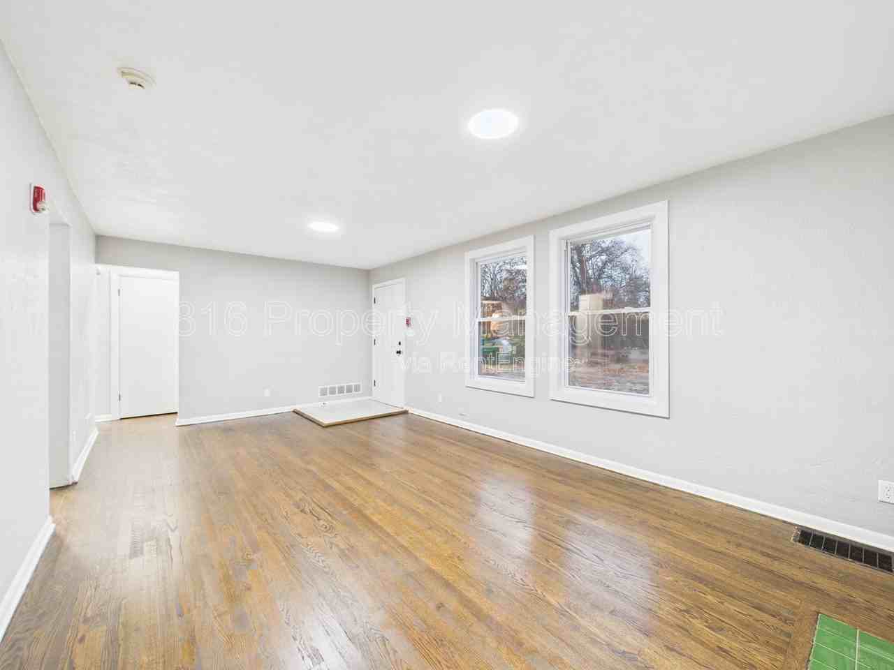 7560 Prospect Ave #G - Photo 5 of 15