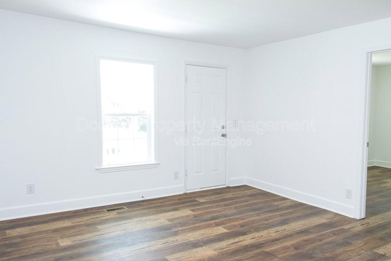 196 Rogers Rd - Photo 6 of 18