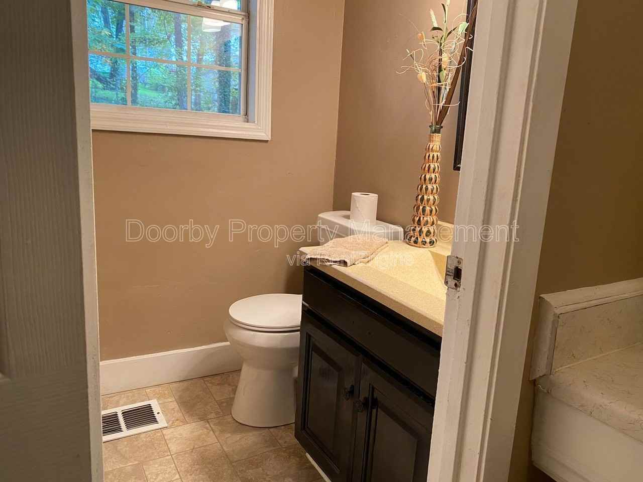 3916 Blanchard St - Photo 4 of 12