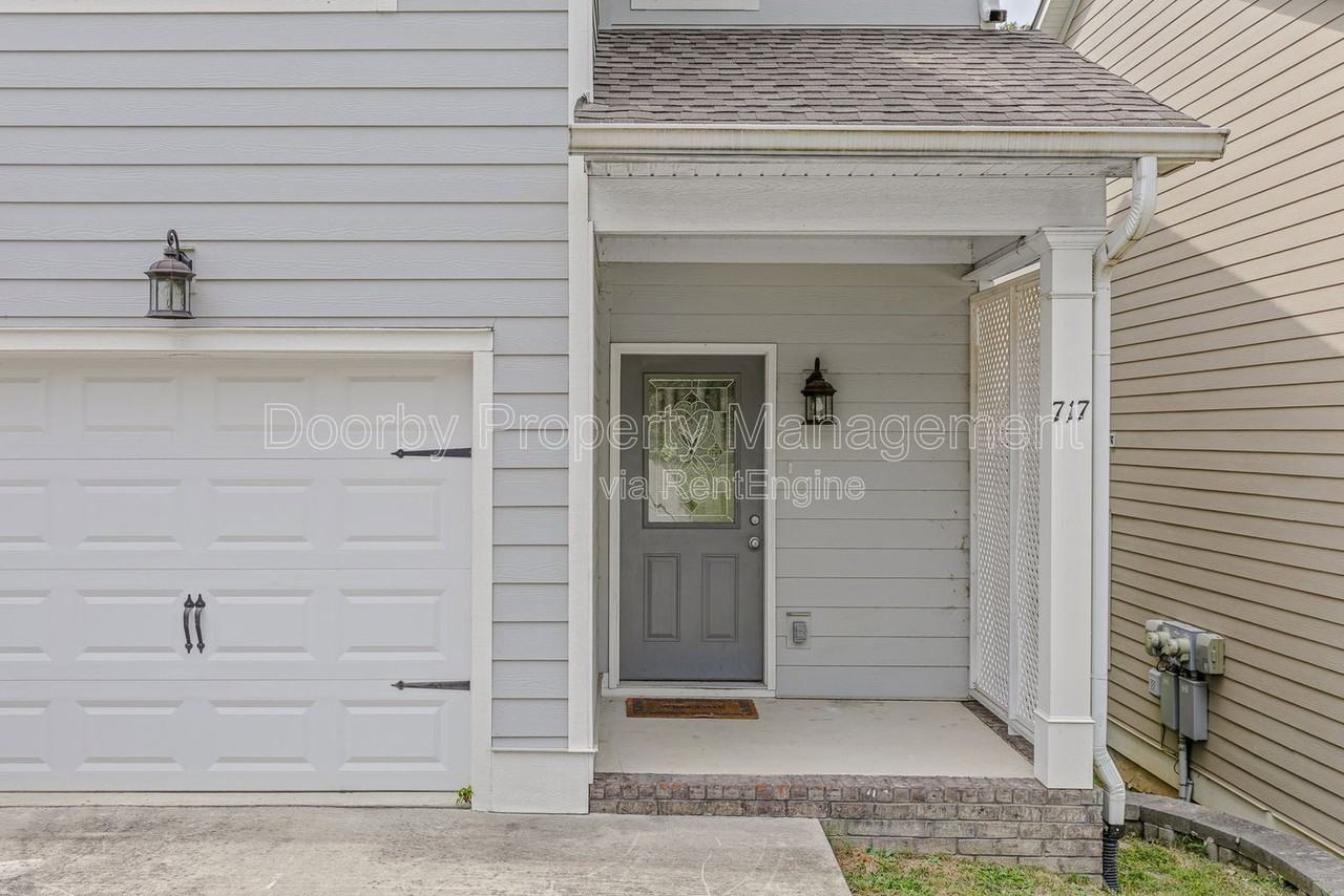 723 Ladd Ave - Photo 2 of 26