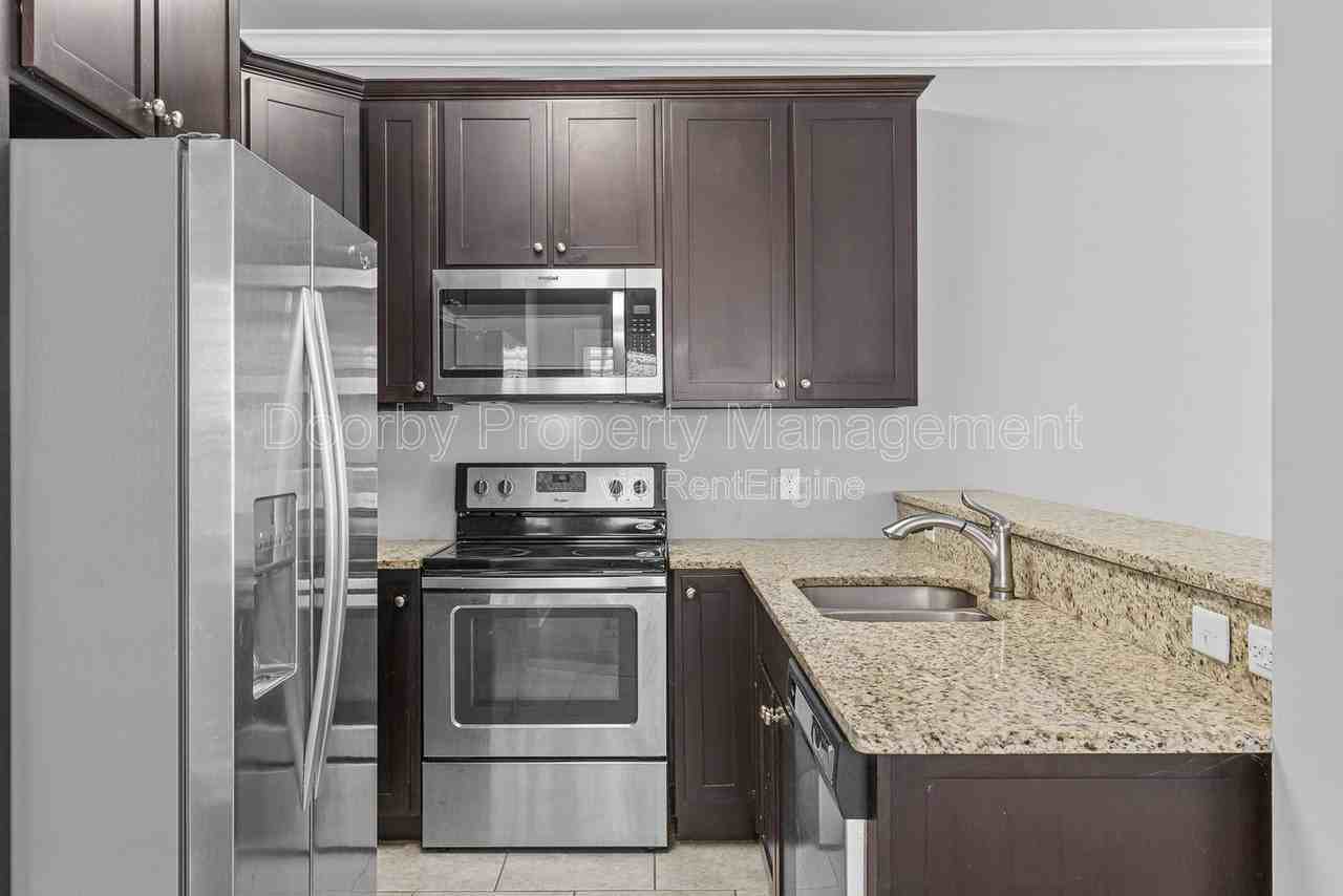 723 Ladd Ave - Photo 3 of 26
