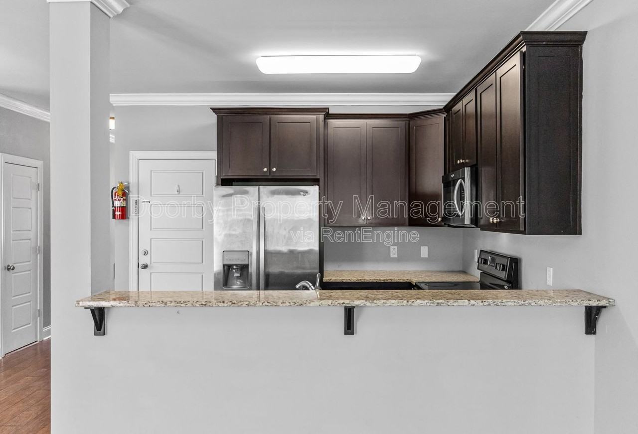 723 Ladd Ave - Photo 4 of 26
