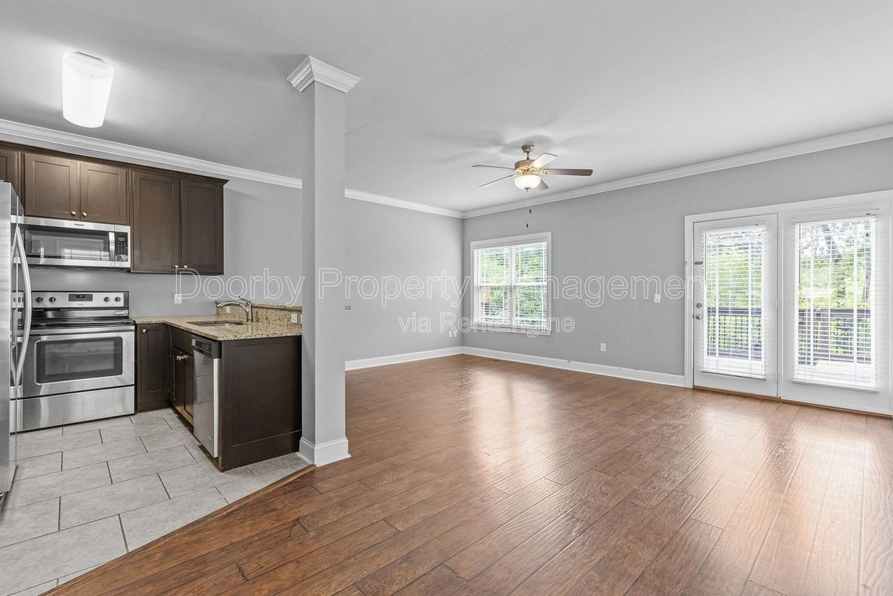 723 Ladd Ave - Photo 5 of 26