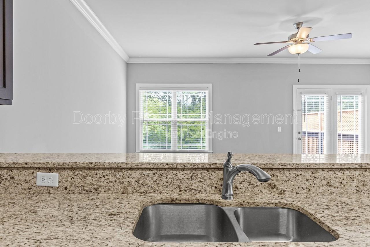 723 Ladd Ave - Photo 7 of 26