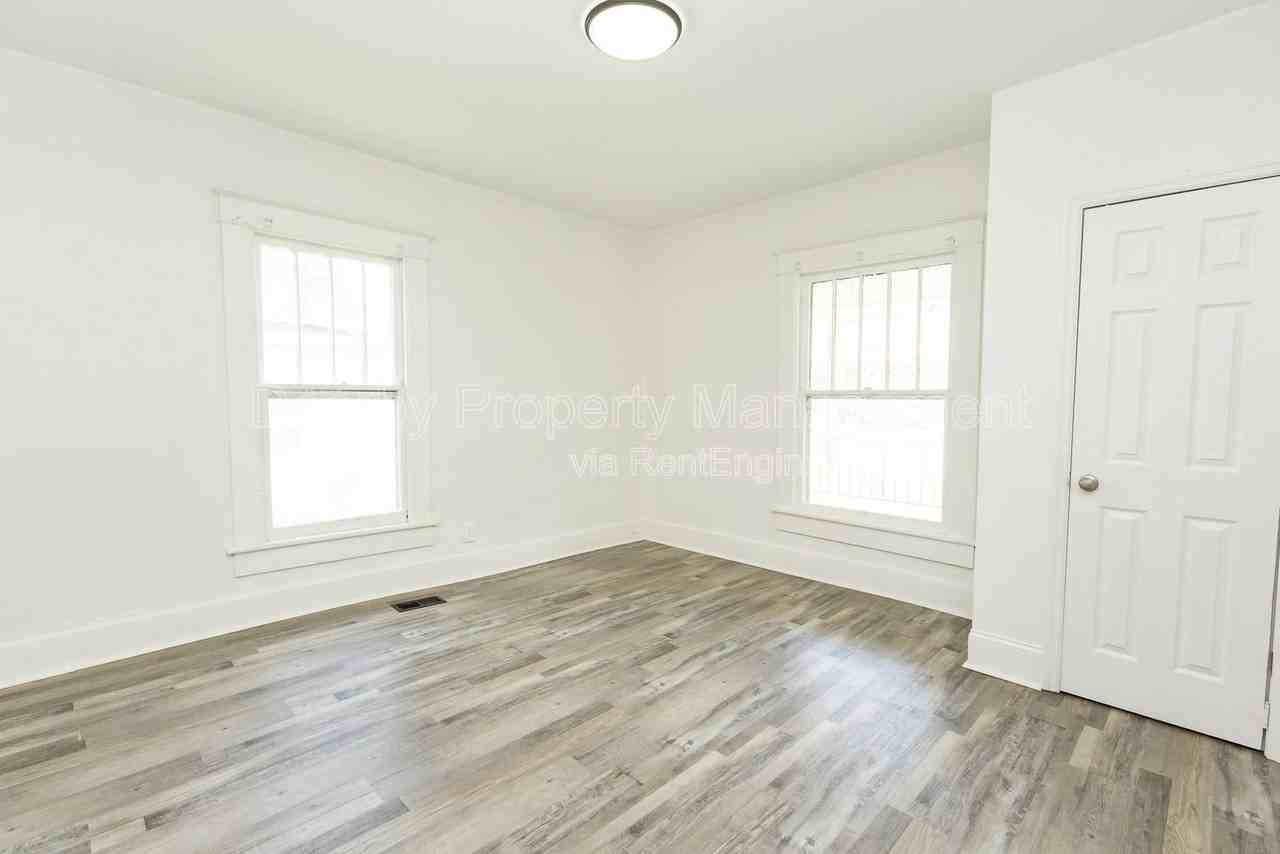 3207 Curtis St - Photo 4 of 17