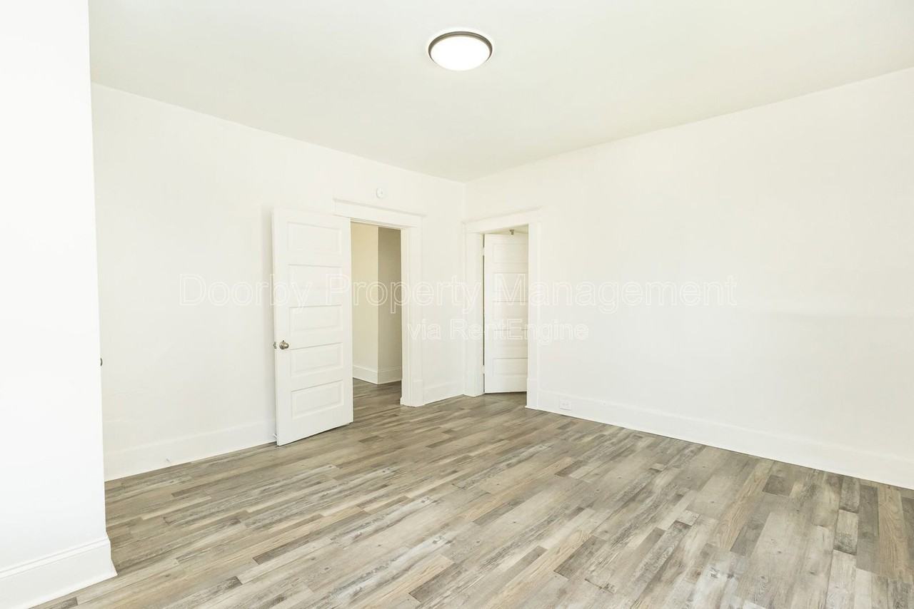 3207 Curtis St - Photo 5 of 17