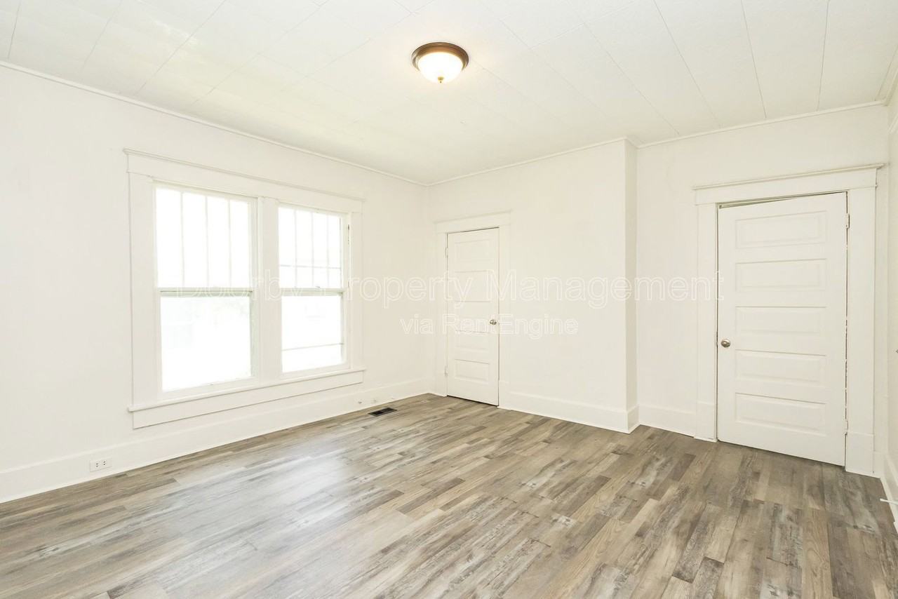 3207 Curtis St - Photo 7 of 17