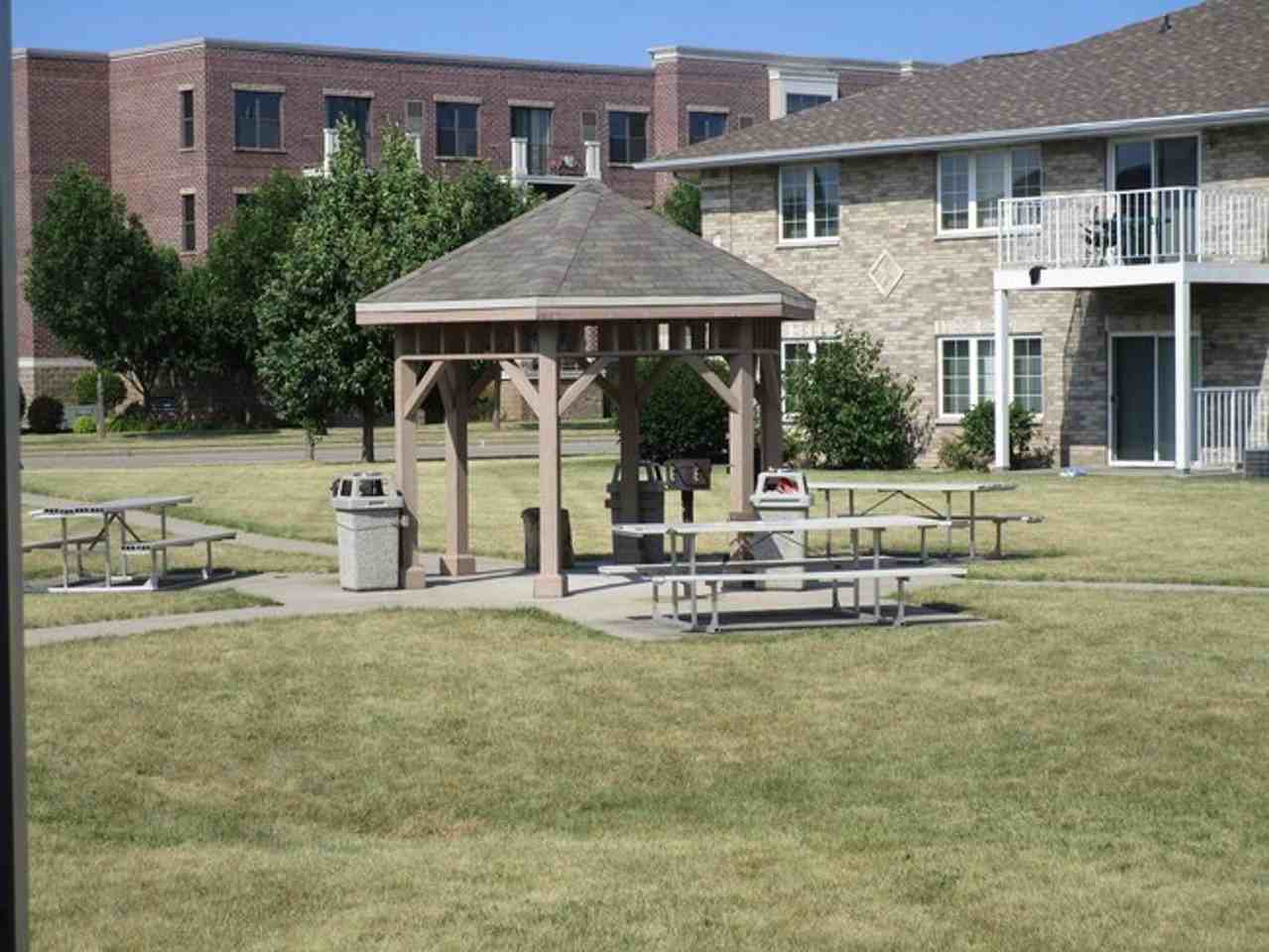 Oshkosh College Housing - Photo 4 of 42