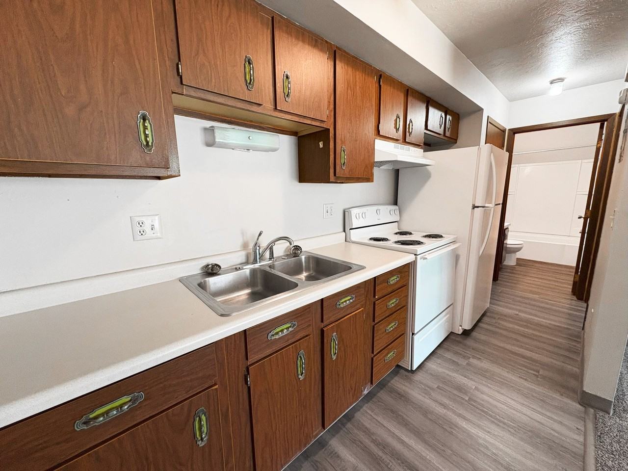 Royal Suites Apartments on Minot's North Hill - Photo 2 of 9