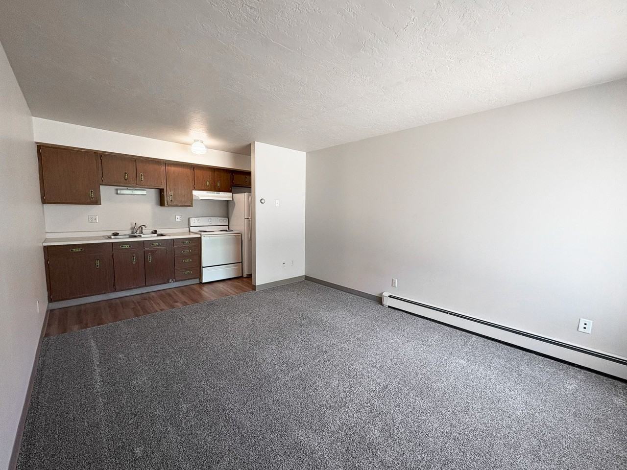 Royal Suites Apartments on Minot's North Hill - Photo 4 of 9