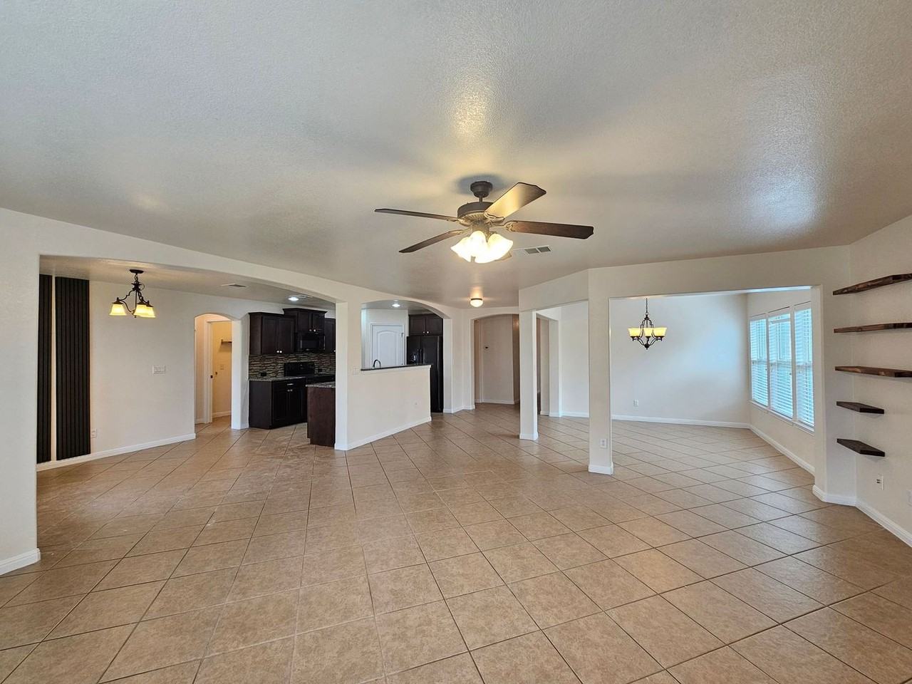 304 W Libra Dr - Photo 3 of 25