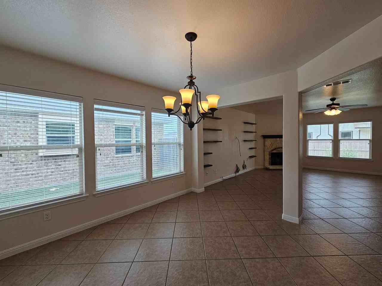 304 W Libra Dr - Photo 4 of 25