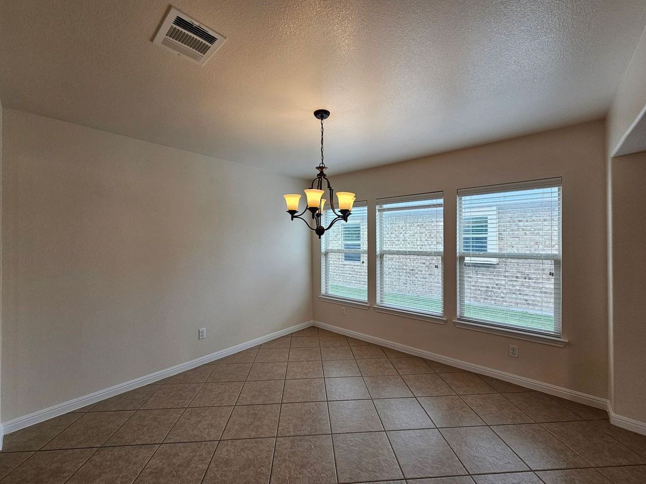304 W Libra Dr - Photo 5 of 25