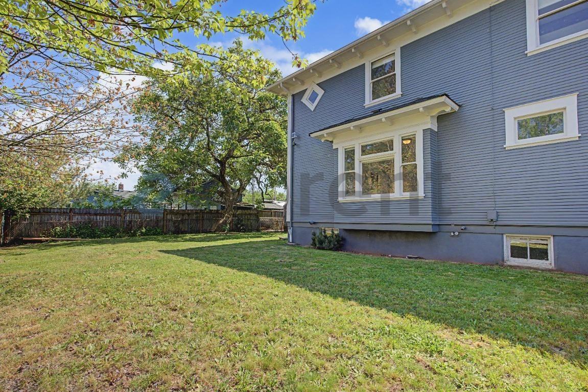 7820 N Van Houten Ave - Photo 4 of 30