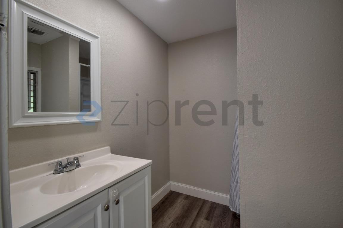 914 23rd St W #B - Photo 6 of 16