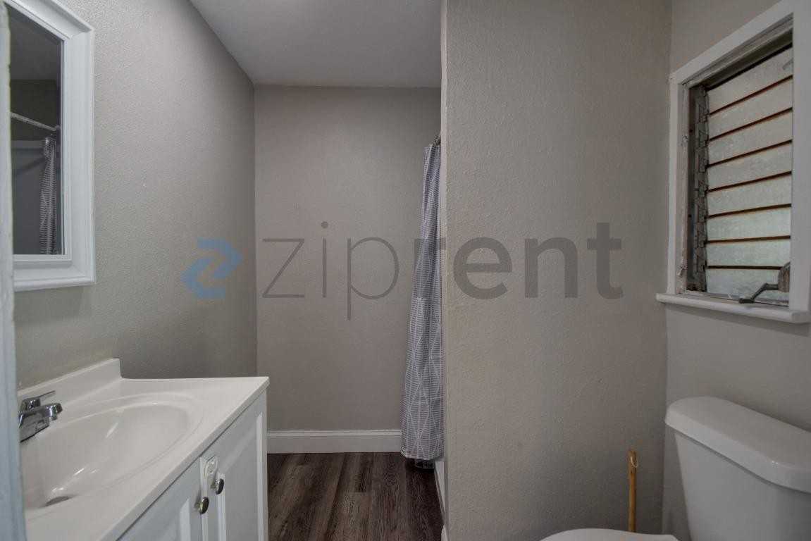914 23rd St W #B - Photo 7 of 16