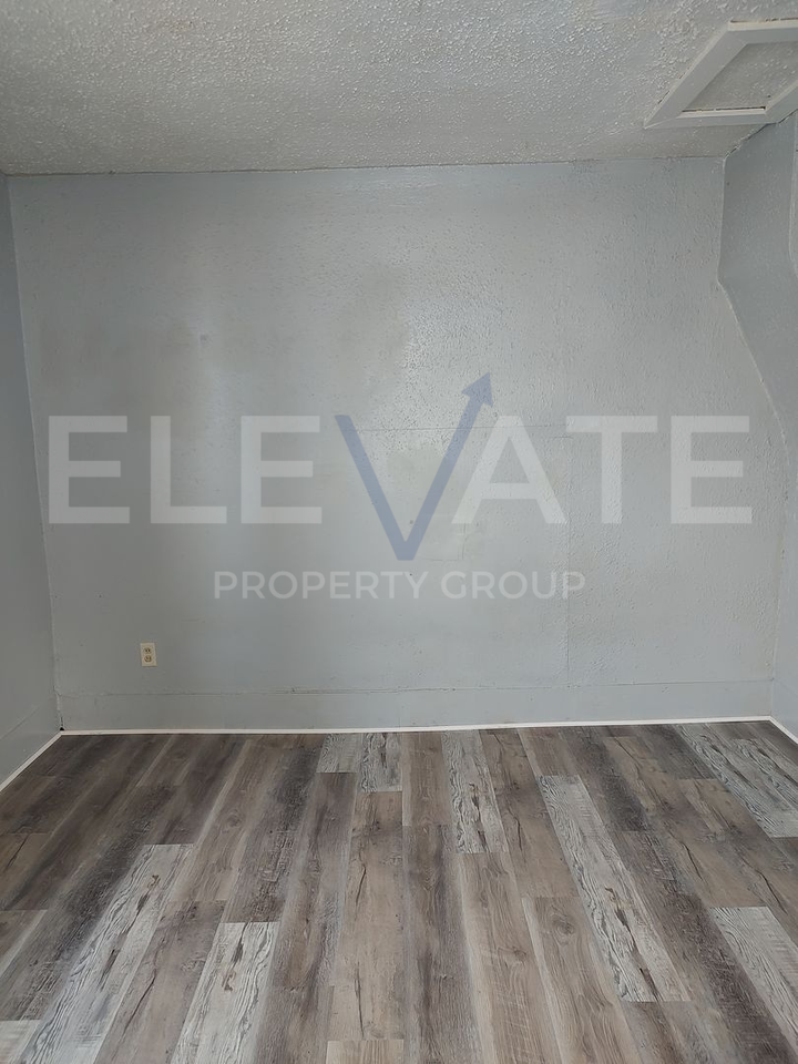 511 W 2nd St - Photo 3 of 9