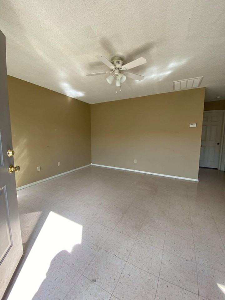 689 Jill Ln #A - Photo 3 of 6