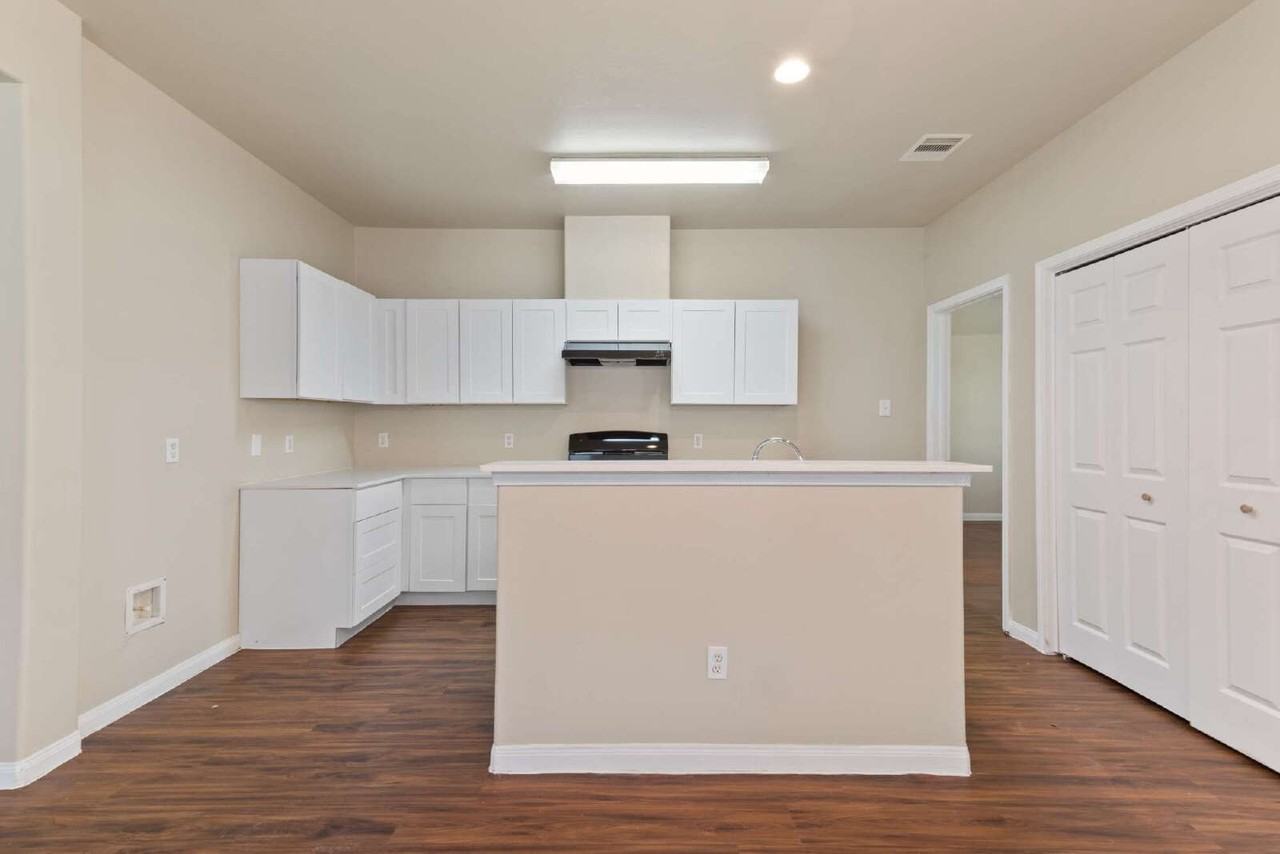 14954 Huntington Willow Ln - Photo 3 of 18