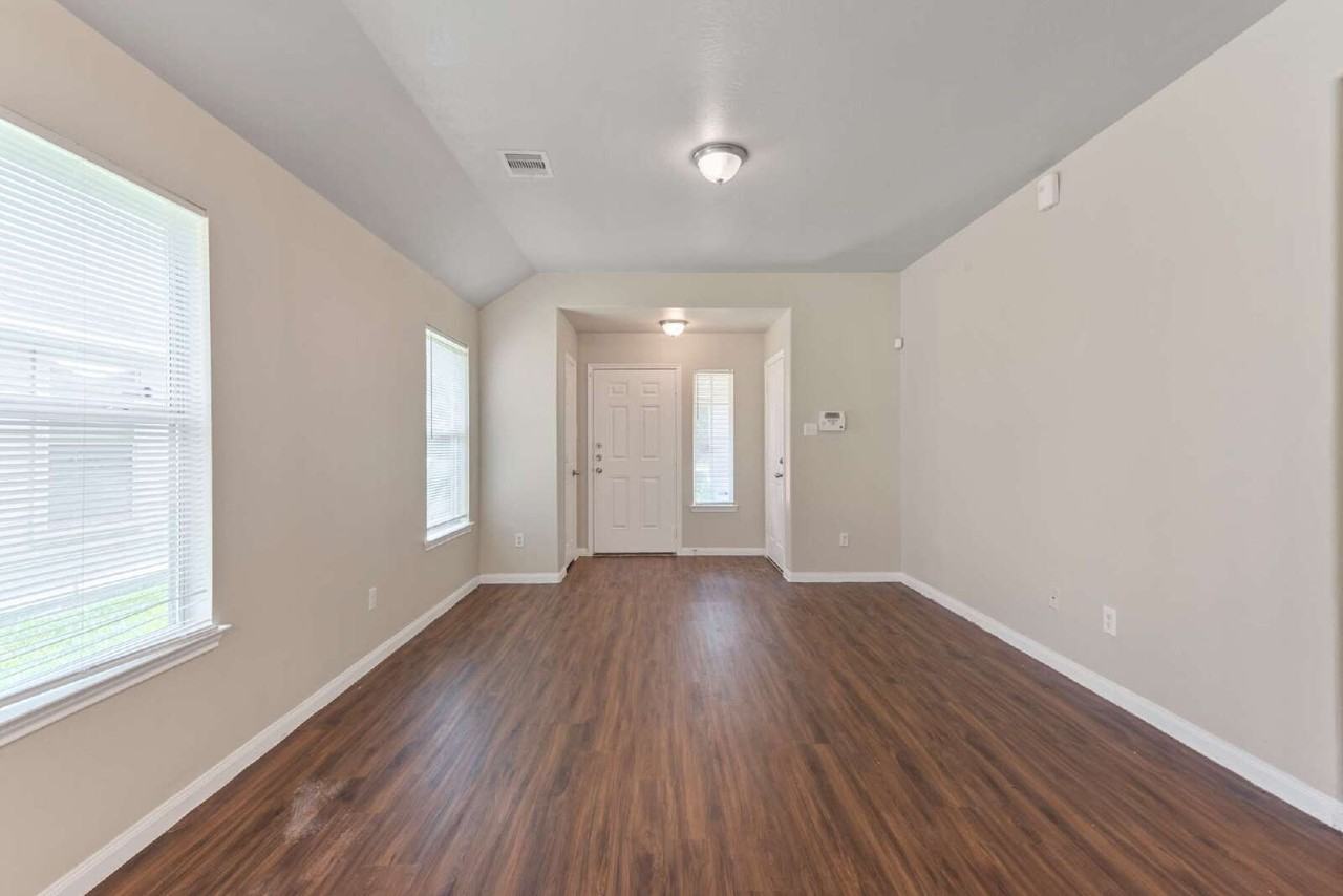 14954 Huntington Willow Ln - Photo 4 of 18