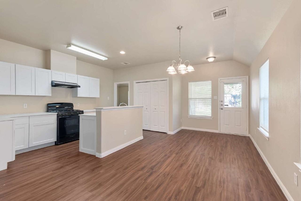 14954 Huntington Willow Ln - Photo 5 of 18