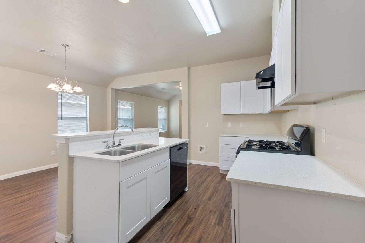 14954 Huntington Willow Ln - Photo 6 of 18